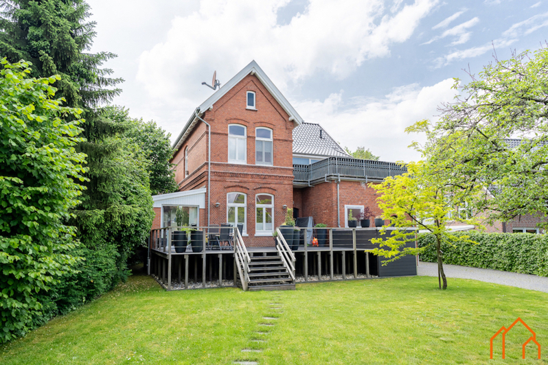 Rückansicht mit Terrasse