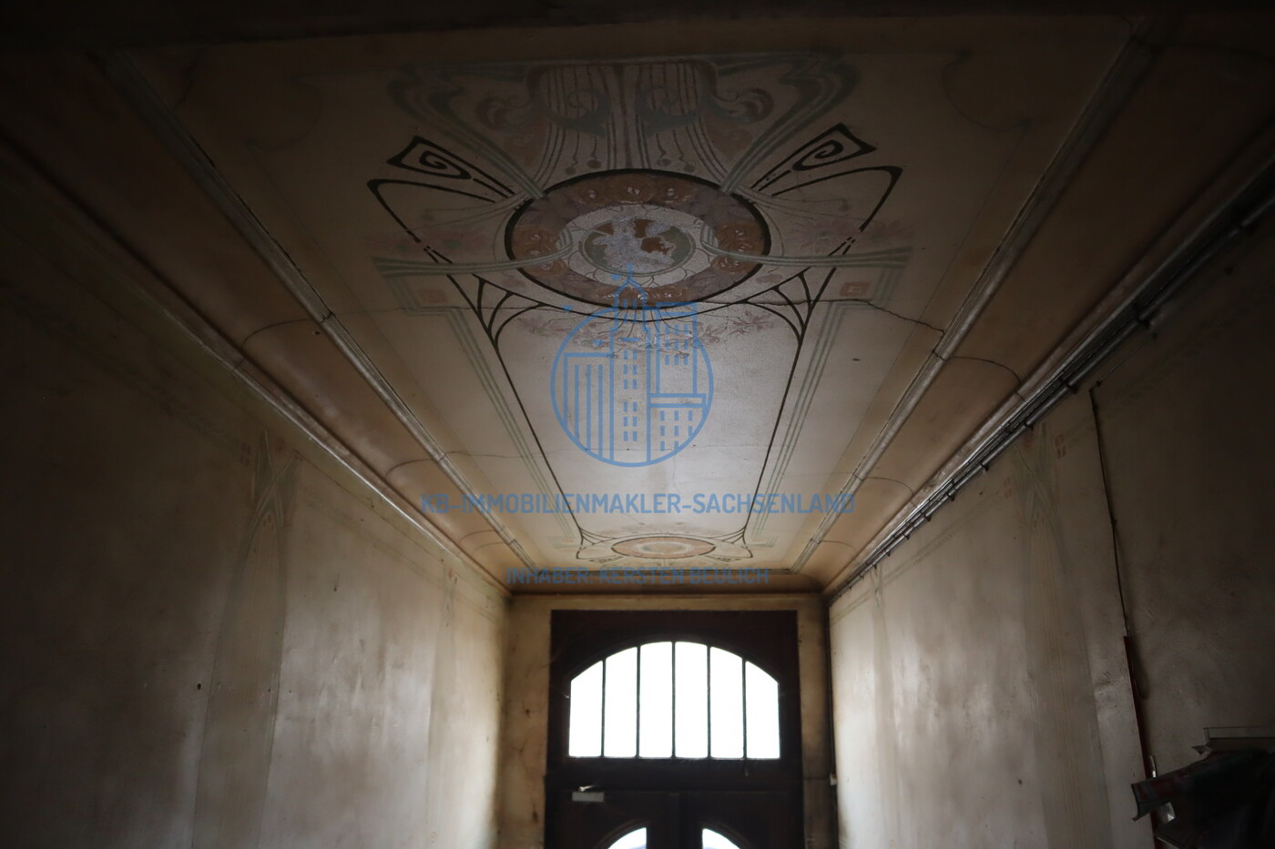 historische Deckenmalerei im Treppenhaus des Erdgeschosses