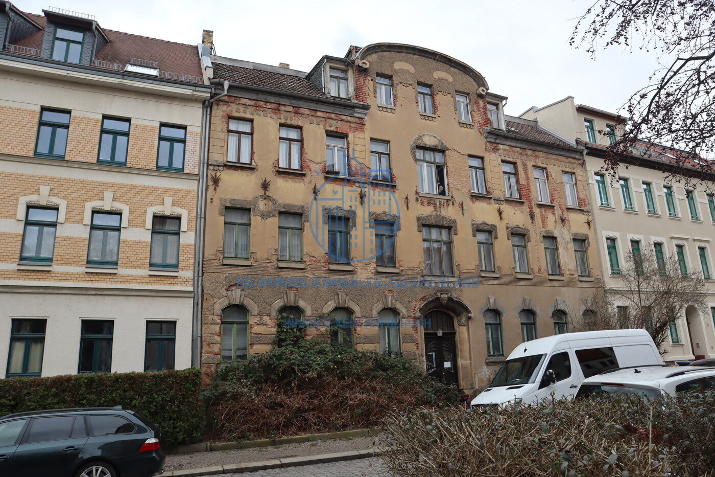 straßenseitige Fassadenansicht