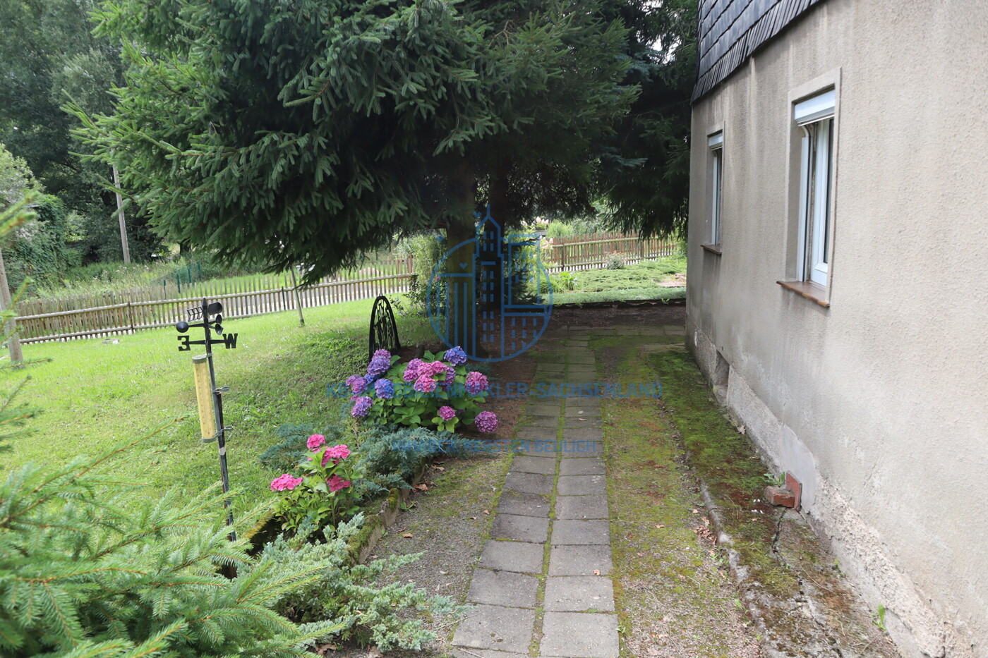 Außenanlagengestaltung - Gehweg zum Hauseingang