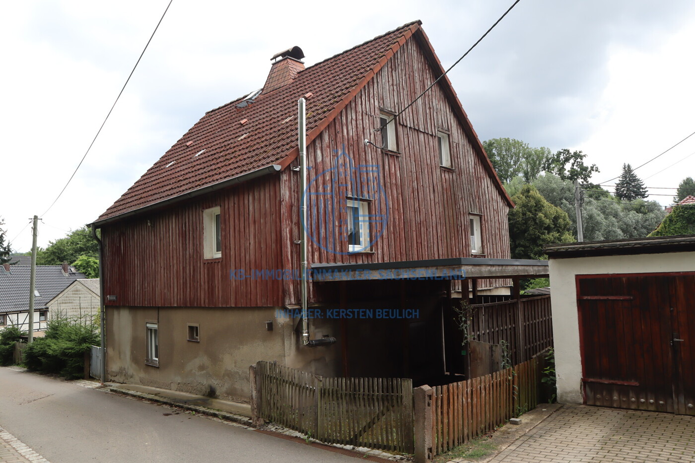 straßenseitige Fassadenansicht