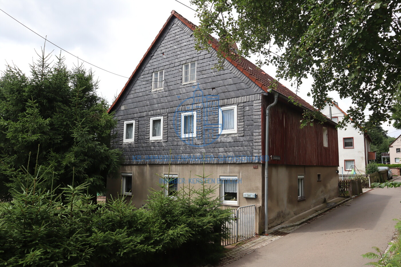 straßenseitige Fassadenansicht 