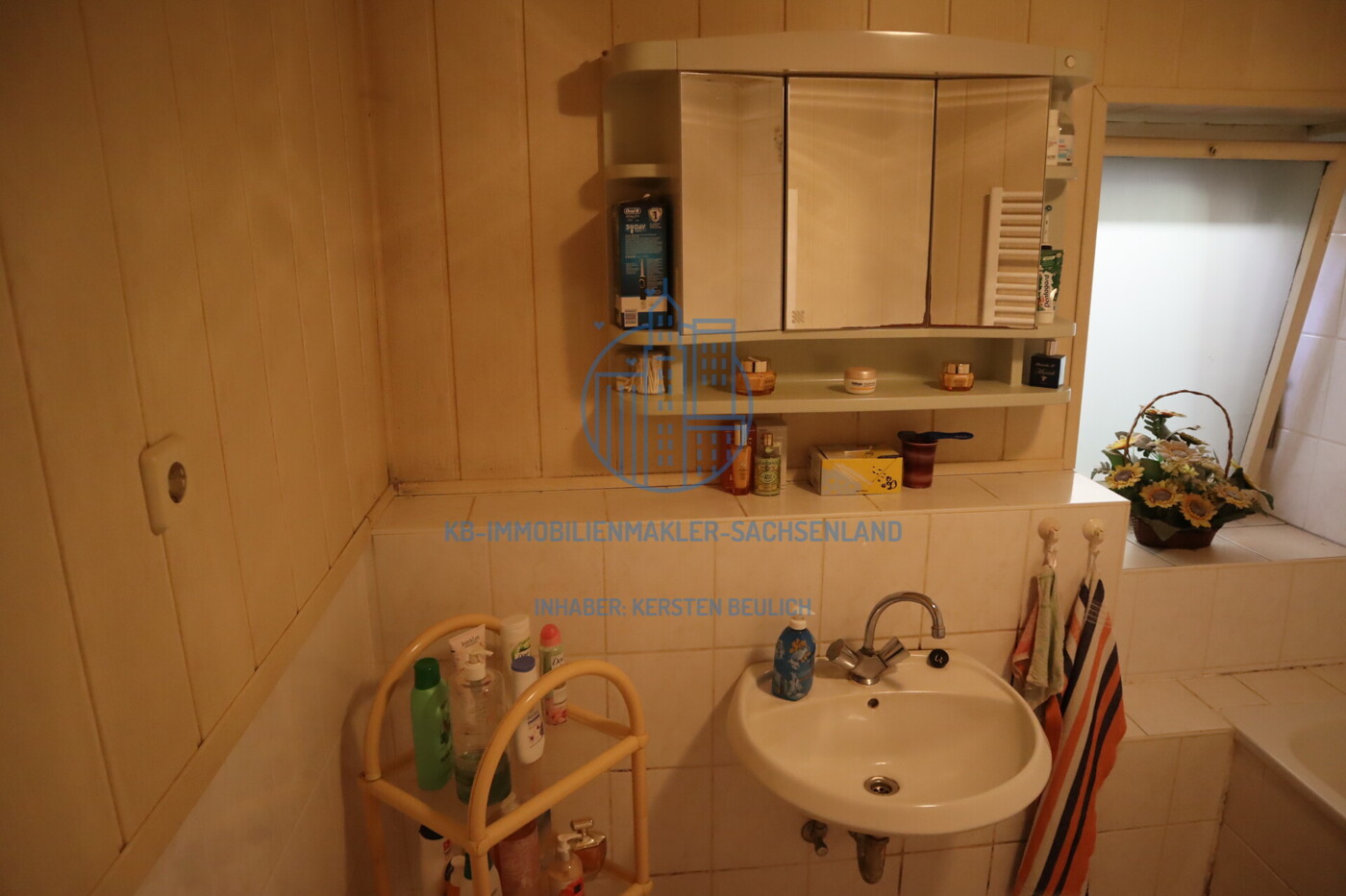 Badausstattung mit einem Waschtisch