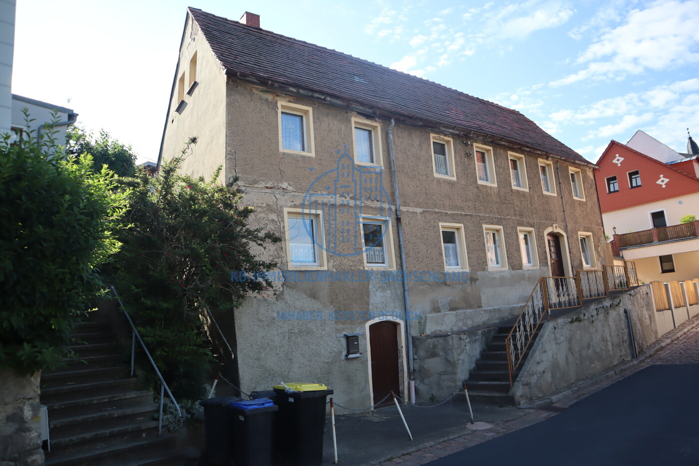 straßenseitige Fassadenansicht