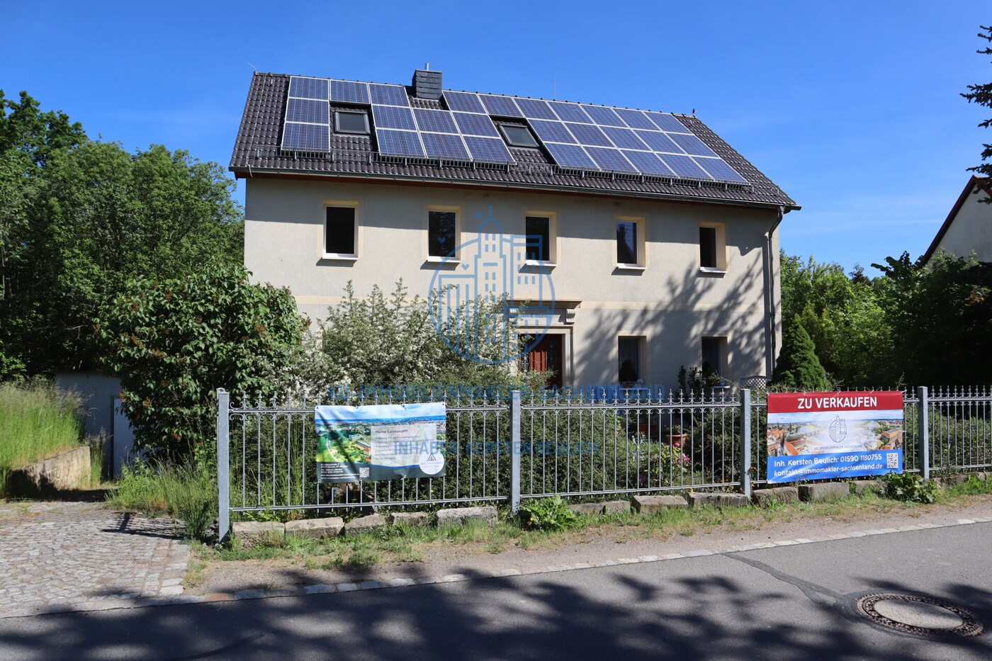 straßenseitige Fassadenansicht