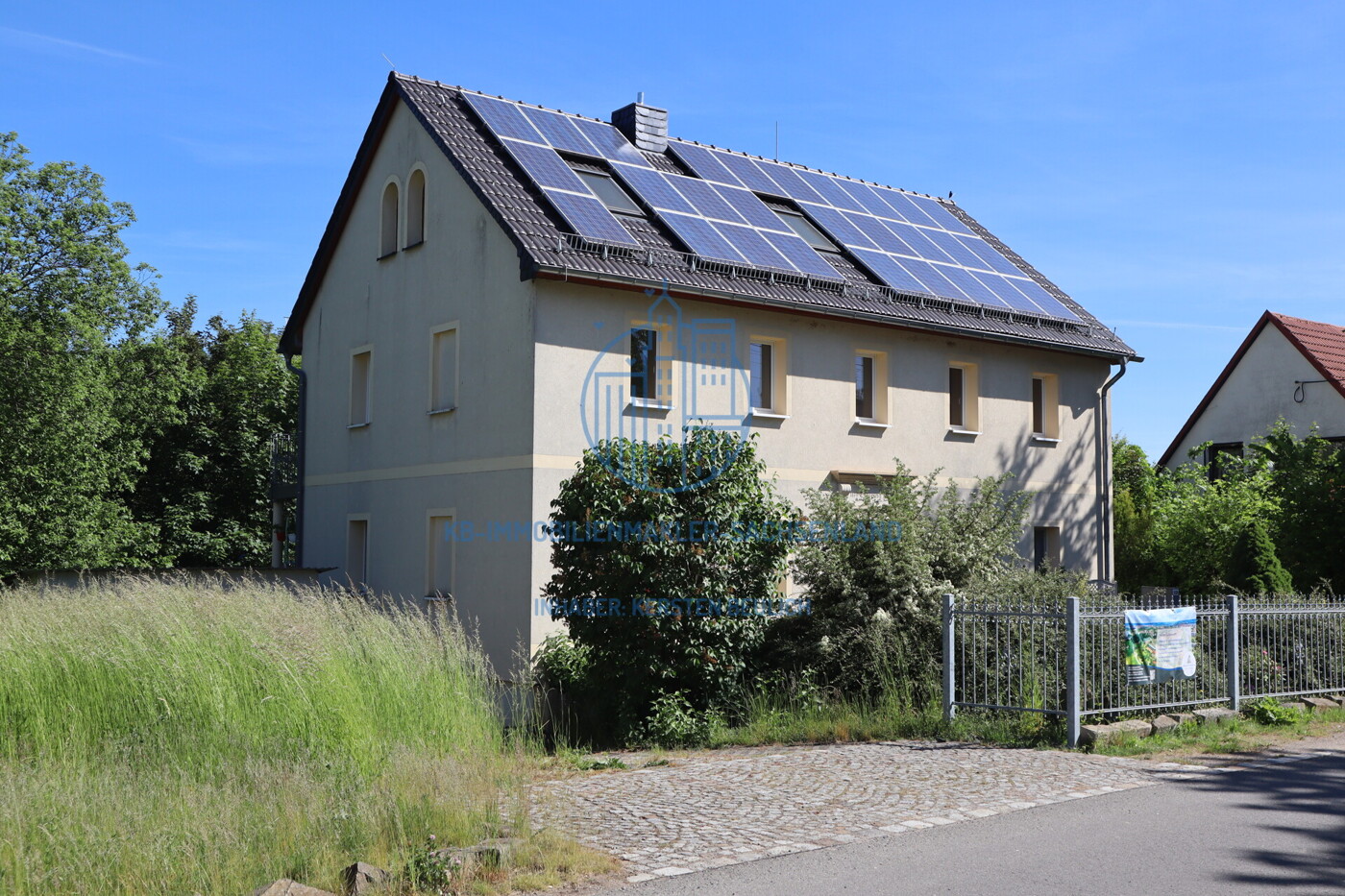 straßenseitige Fassadenansicht
