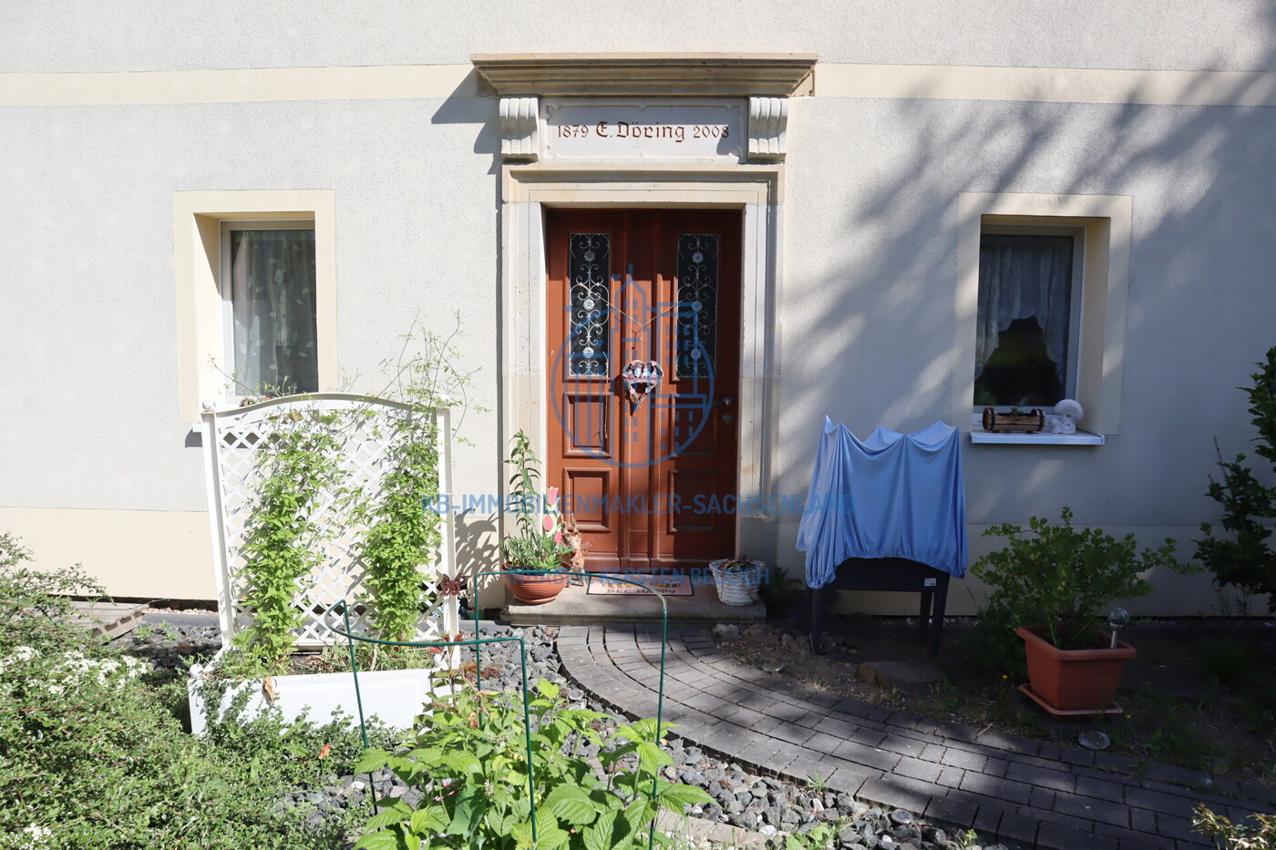 historischer Hauseingangsbereich - straßenseitig