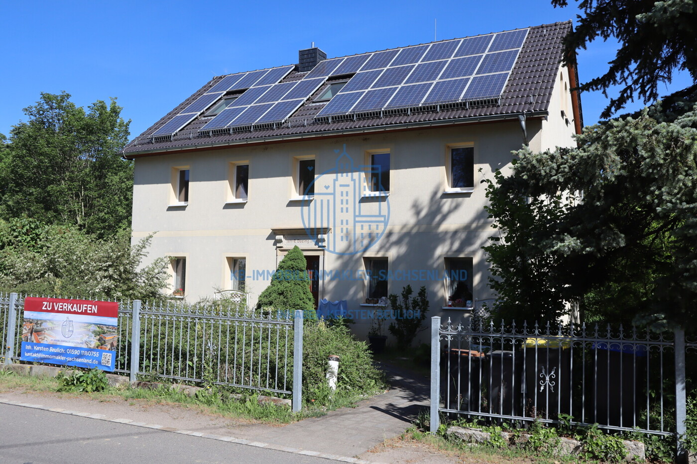 straßenseitige Fassadenansicht