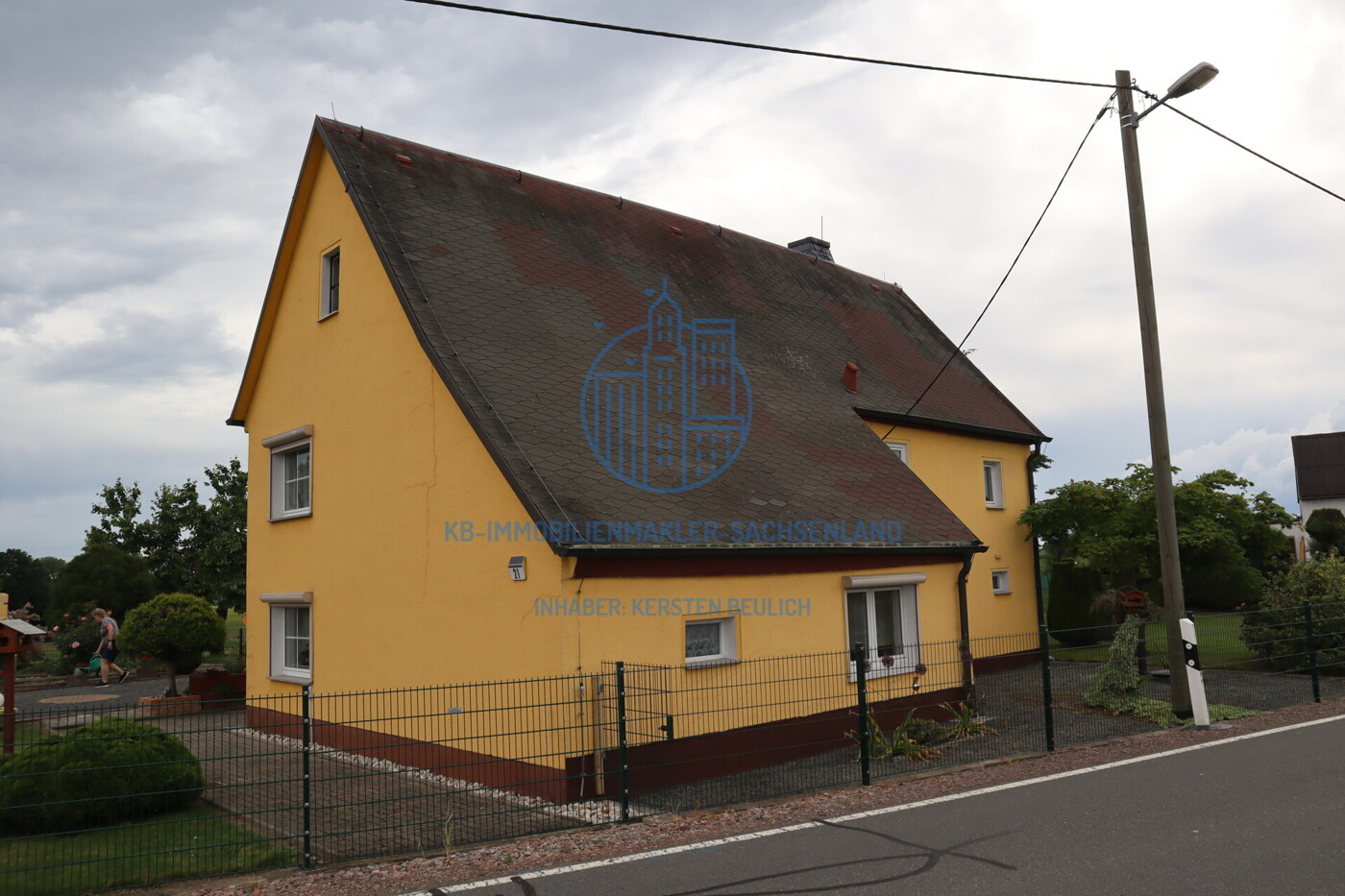 straßenseitige Fassadenansicht