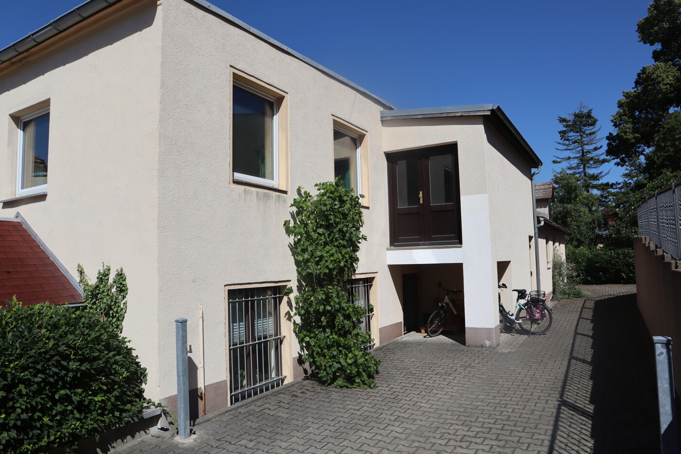 Detailansicht der Fassade des Seitengebäudes