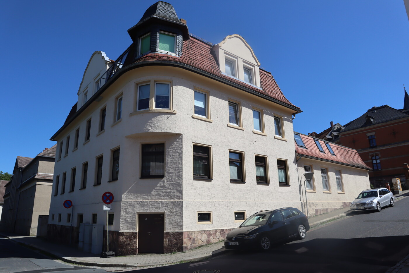 Fassadenansicht des Mehrfamilienhauses - Gebäude-West-Seite