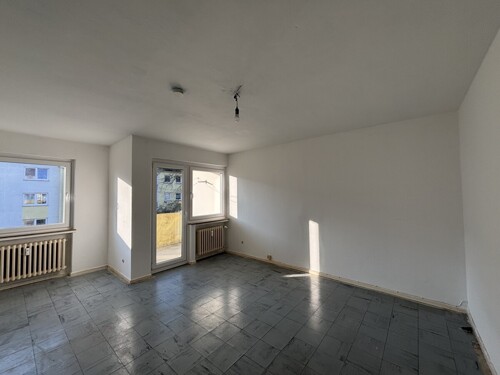 Wohnzimmer mit direktem Zugang zum Balkon