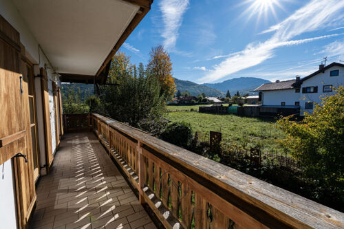 Balkon mit Blick in die Alpen