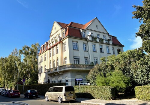 Hausansicht über Eck 2