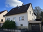 Strassenseite mit Garage