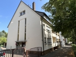seitliche Ansicht mit Hauseingang