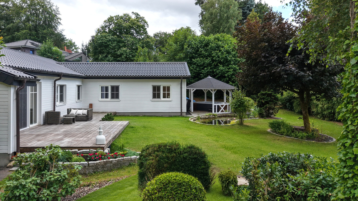Garten & Terrasse.JPG