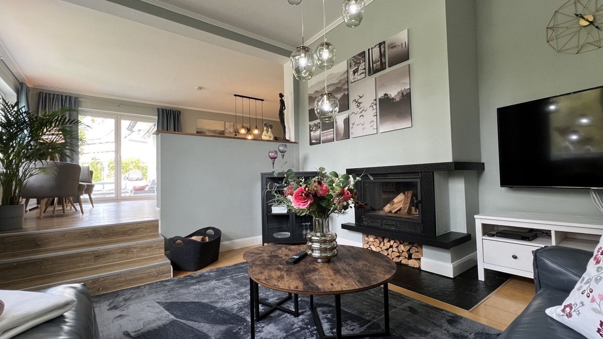 Kaminzimmer Blick ins Wohnzimmer