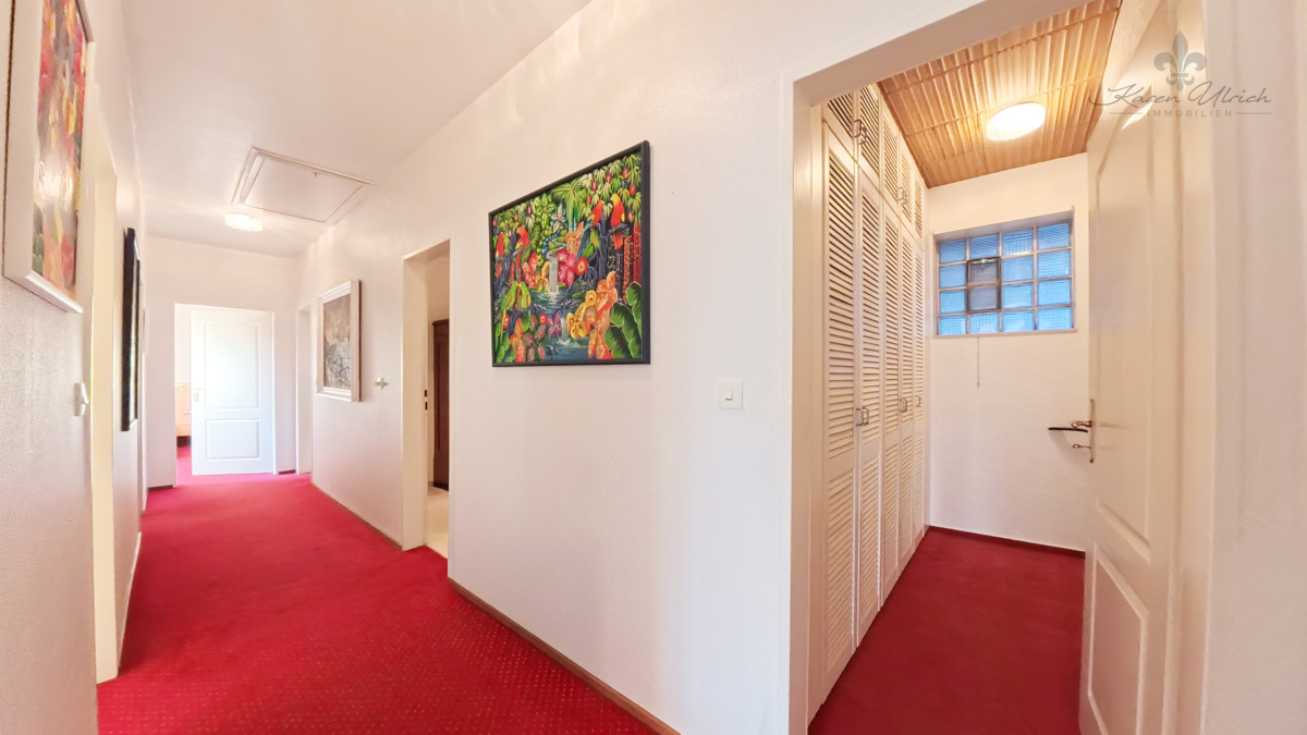 Flur mit Kellerzugang