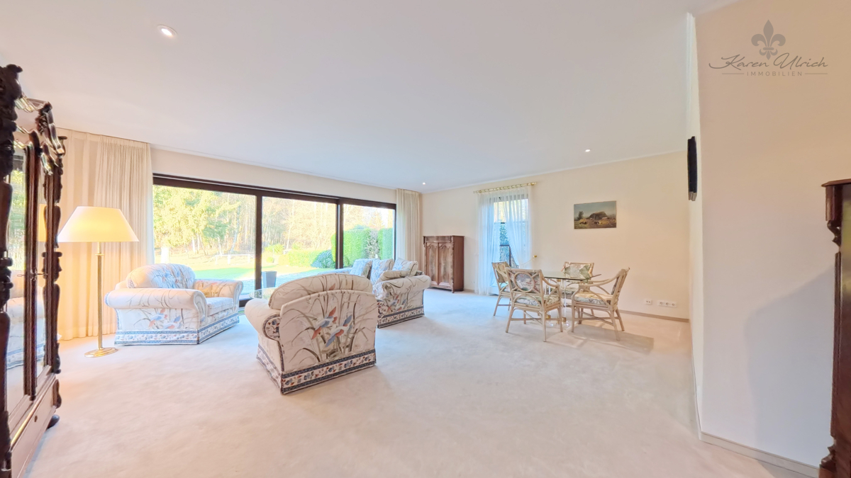 Weiterer Wohnbereich  mit Terrasse und Waldblick