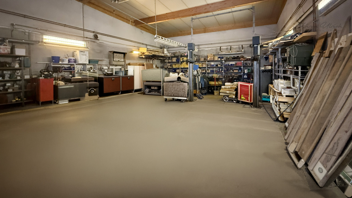 Lagerhalle 1 von 2
