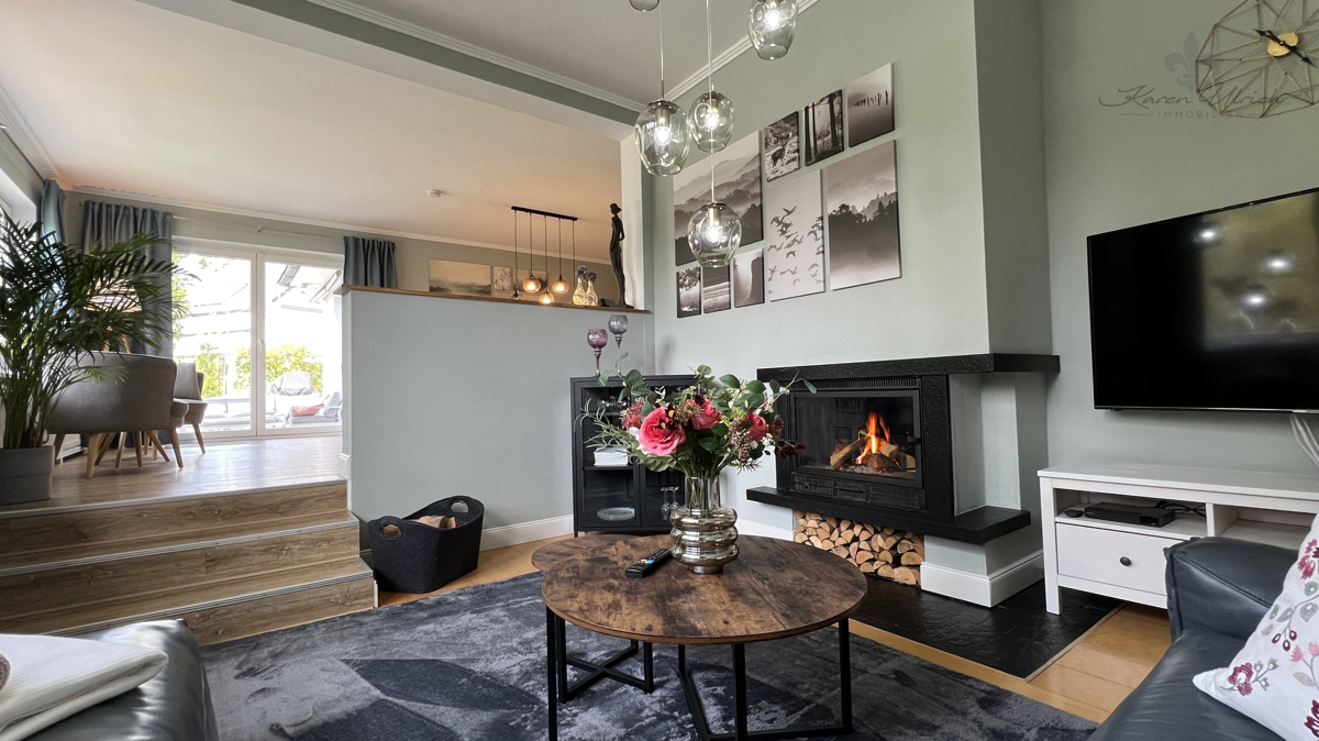 Kaminzimmer Blick ins Wohnzimmer