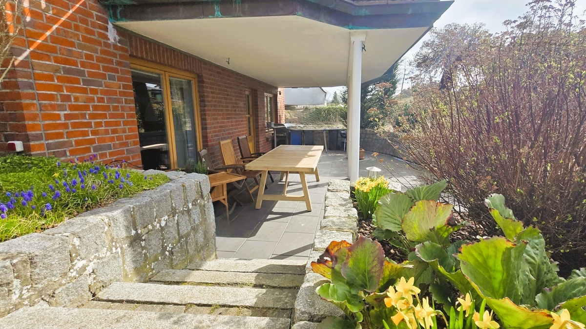 Terrasse mit sep. Eingang