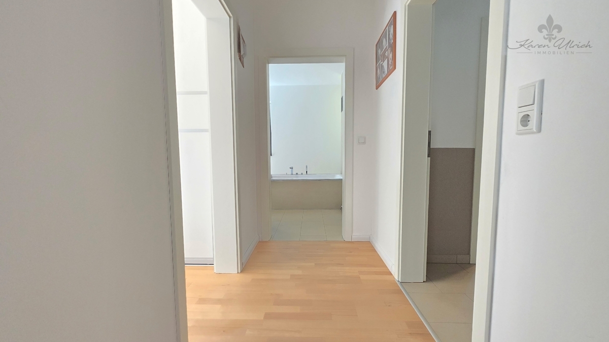 Flur (Ankleide, SZ, Wellnessbad)