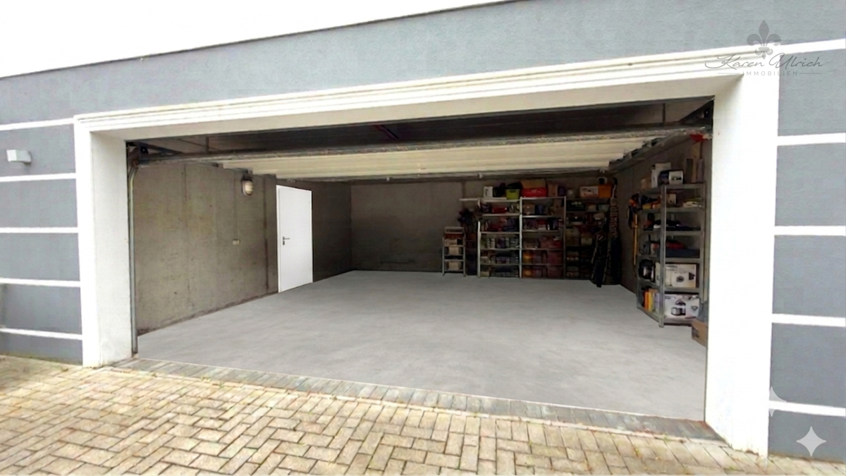 Doppelgarage mit Hauszugang