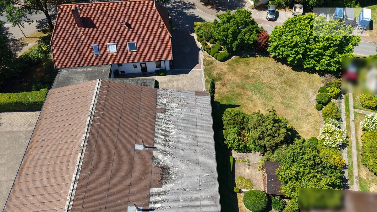 Haus u. Busplatz