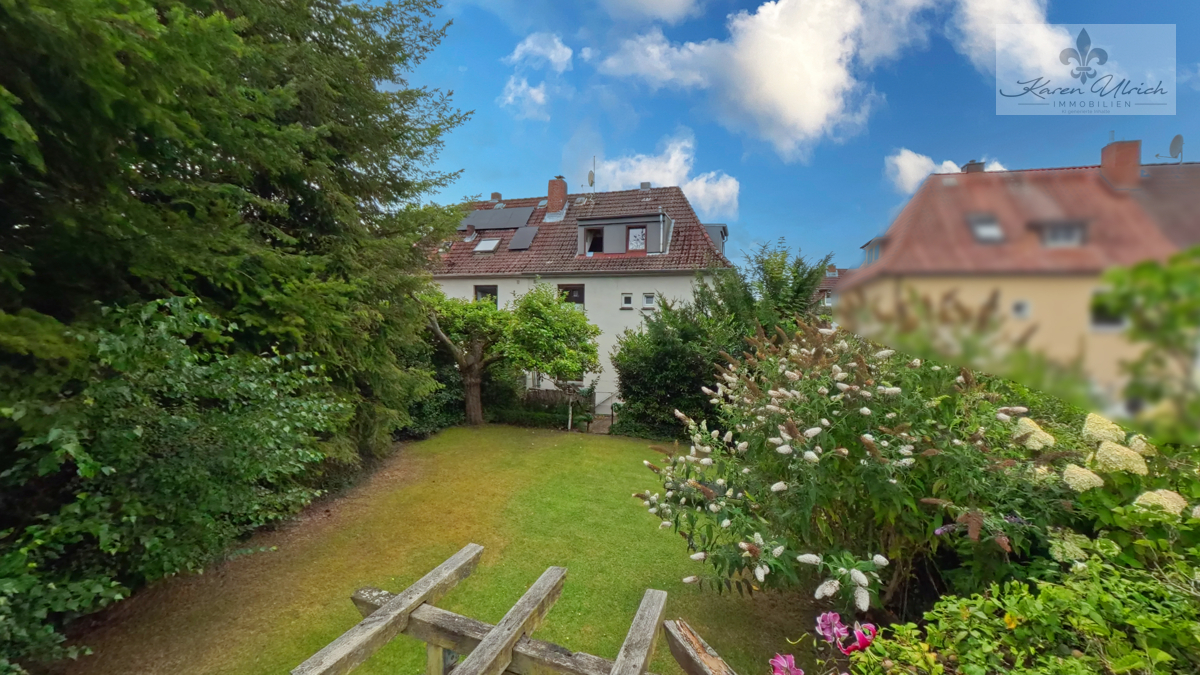 Blick vom Garten aufs Haus