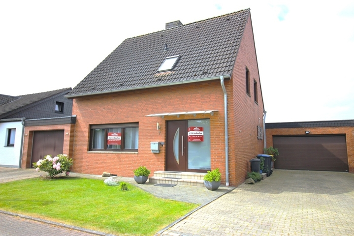 Straßenansicht Immobilie
