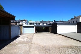Einfahrt Garage