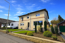 Straßenansicht Immobilie