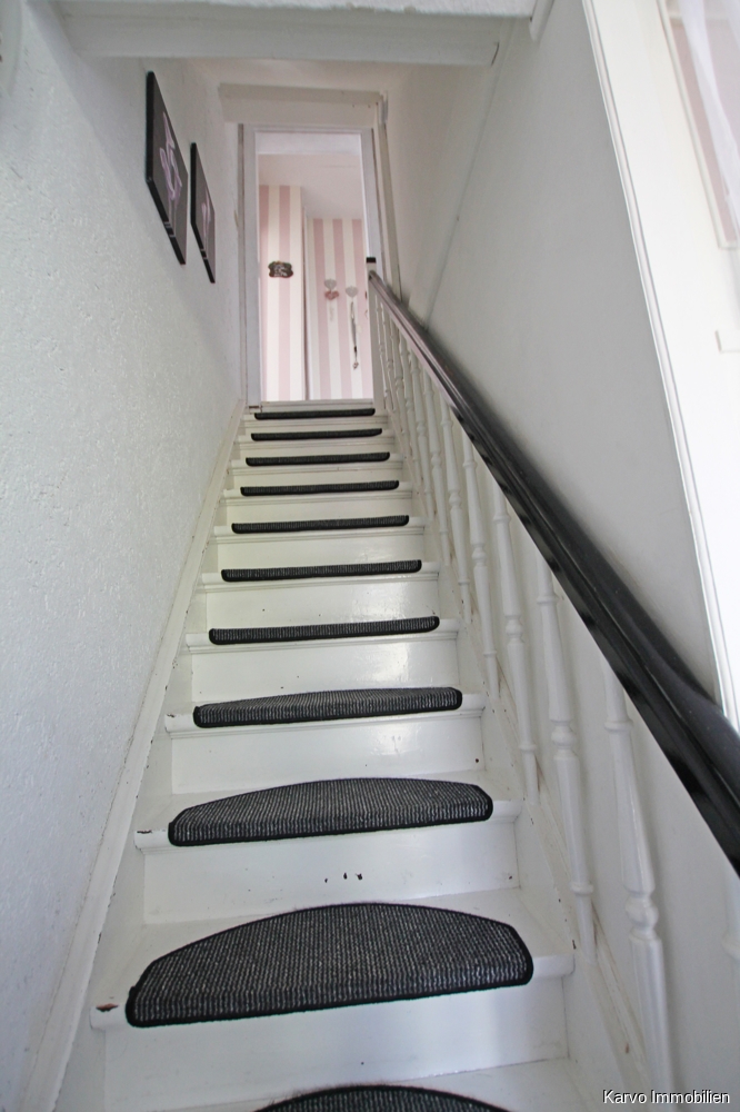 Treppe ins OG links