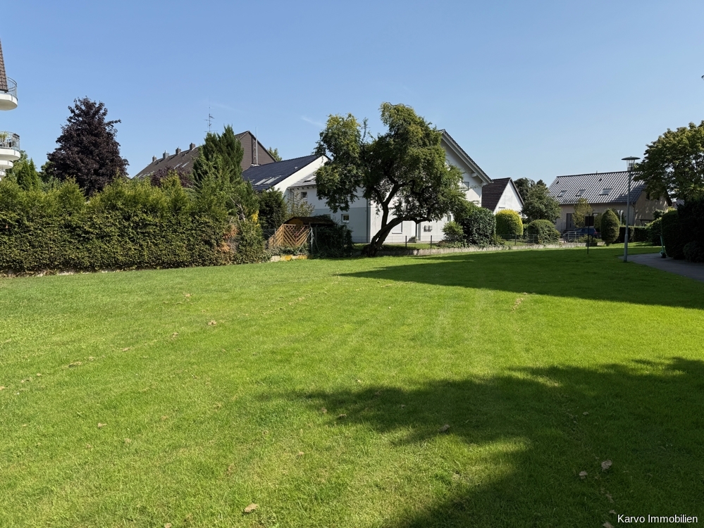 Grünanlagen vor dem Haus