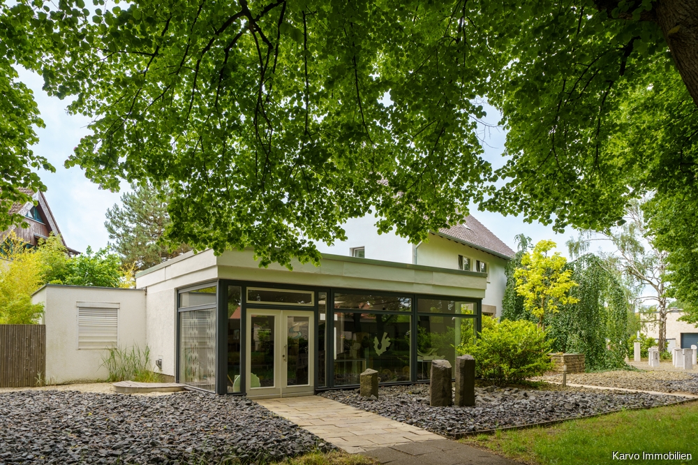 Atelier vor dem Haus