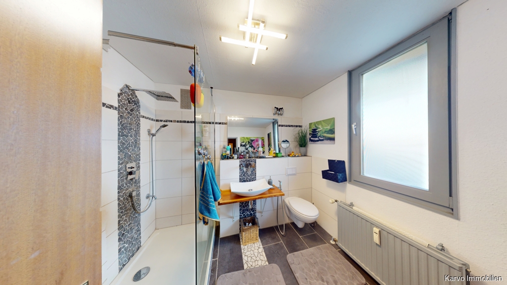Modernes Duschbad