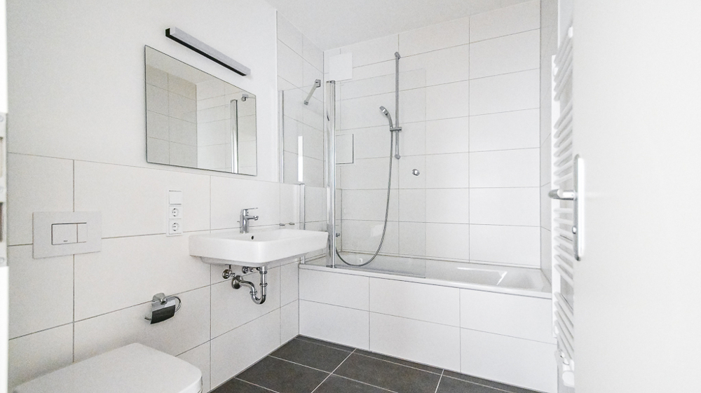 PARKSTADT KARLSHORST - GEPFLEGT WOHNEN MIT FUSSBODENHEIZUNG, EINBAUKÜCHE, TERRASSE UND BALKON - Foto 3