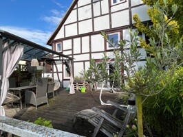 Ansicht mit Terrasse