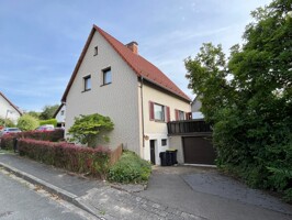 Ansicht Nord-West mit Garage