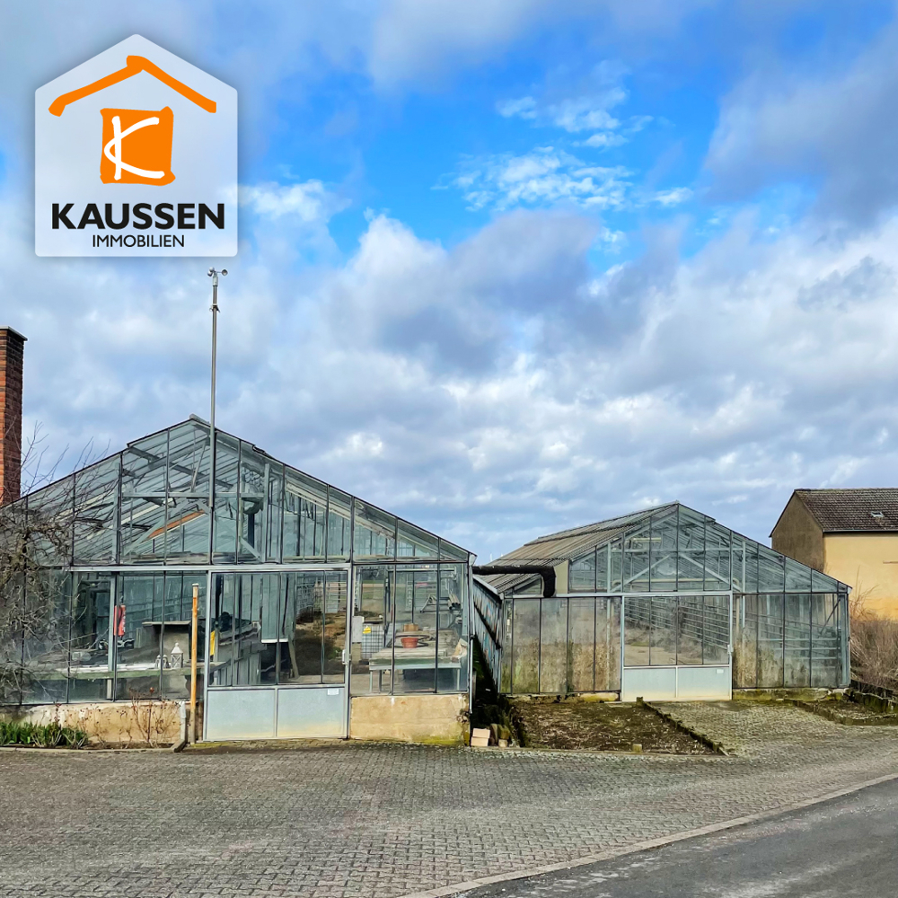 Gewächshäuser mit Lagerhalle