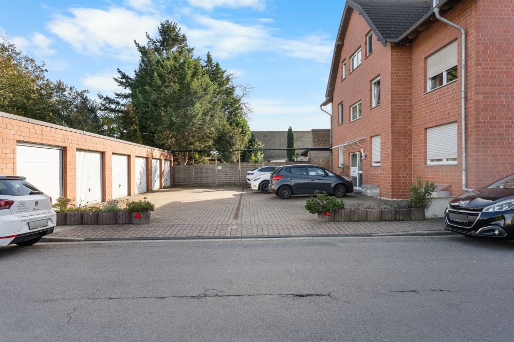 Garagen und Pkw-Stellplätze