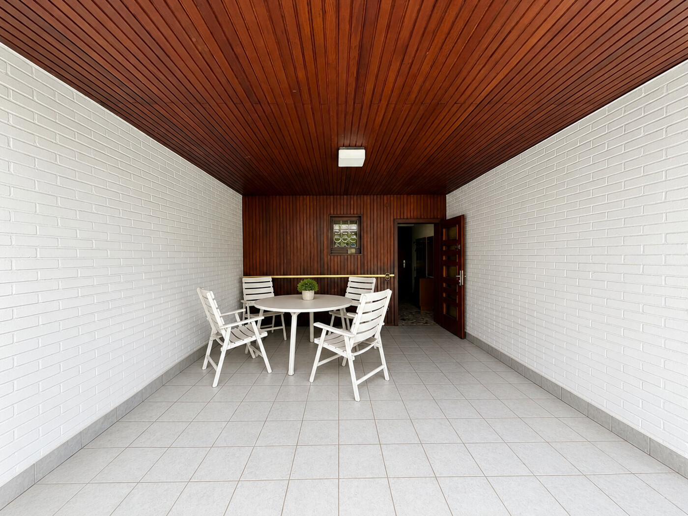überdachte Terrasse