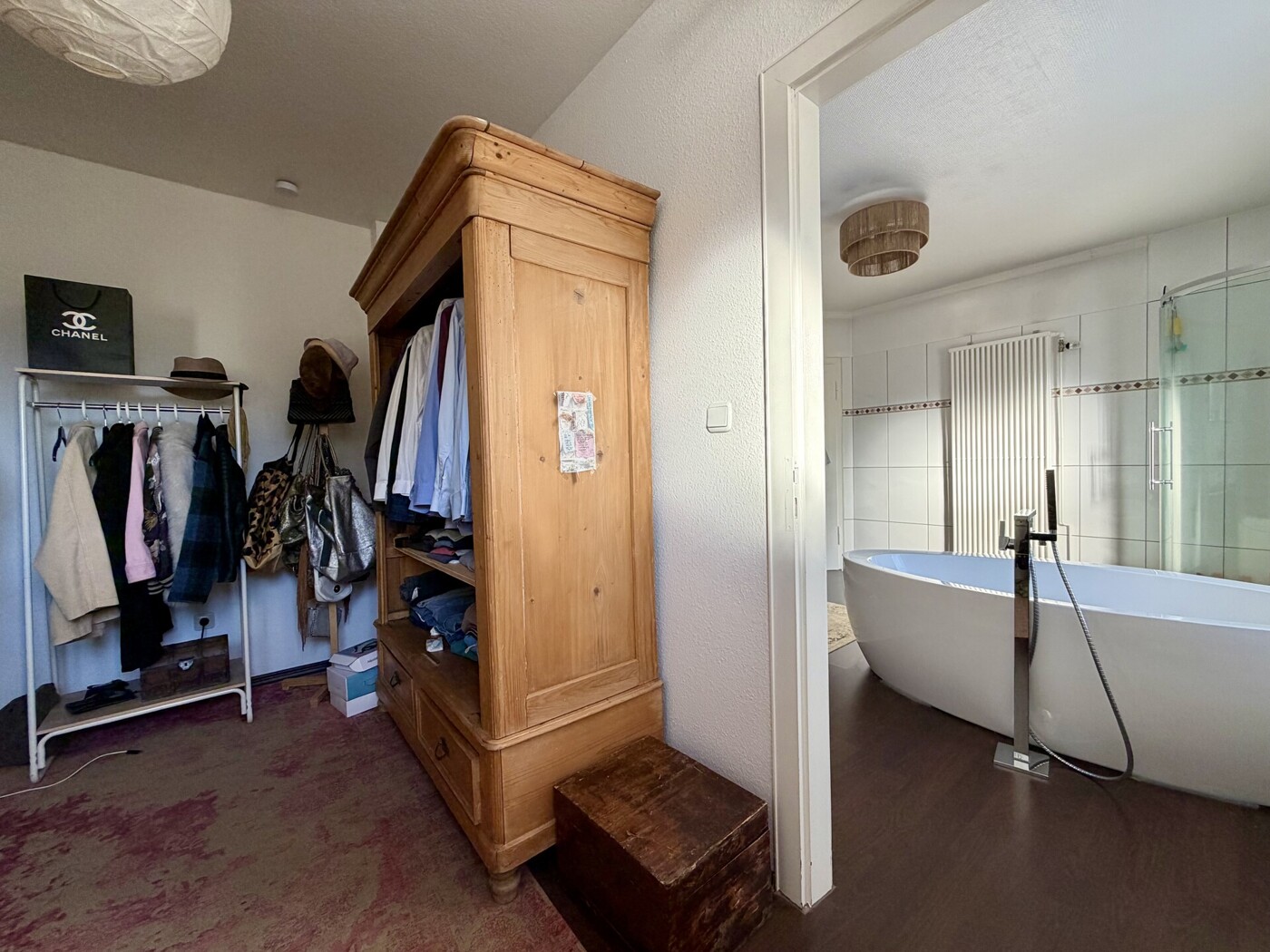 Ankleide nebst Badezimmer