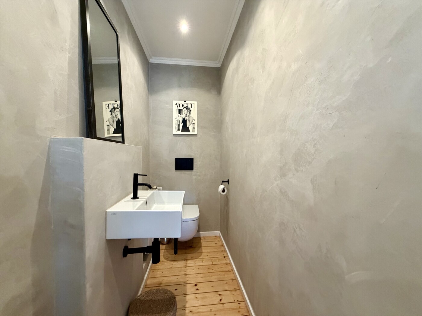 separates WC