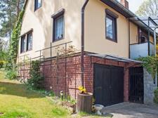 Außenbild mit Garage