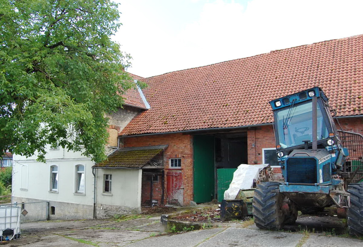 Giebelansicht mit Stallungen