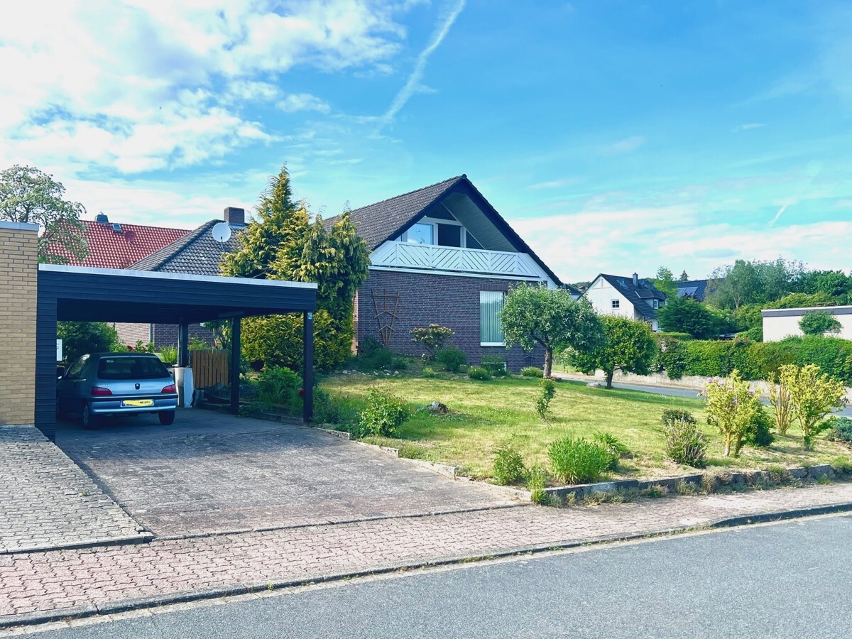 Rückansicht mit Carport