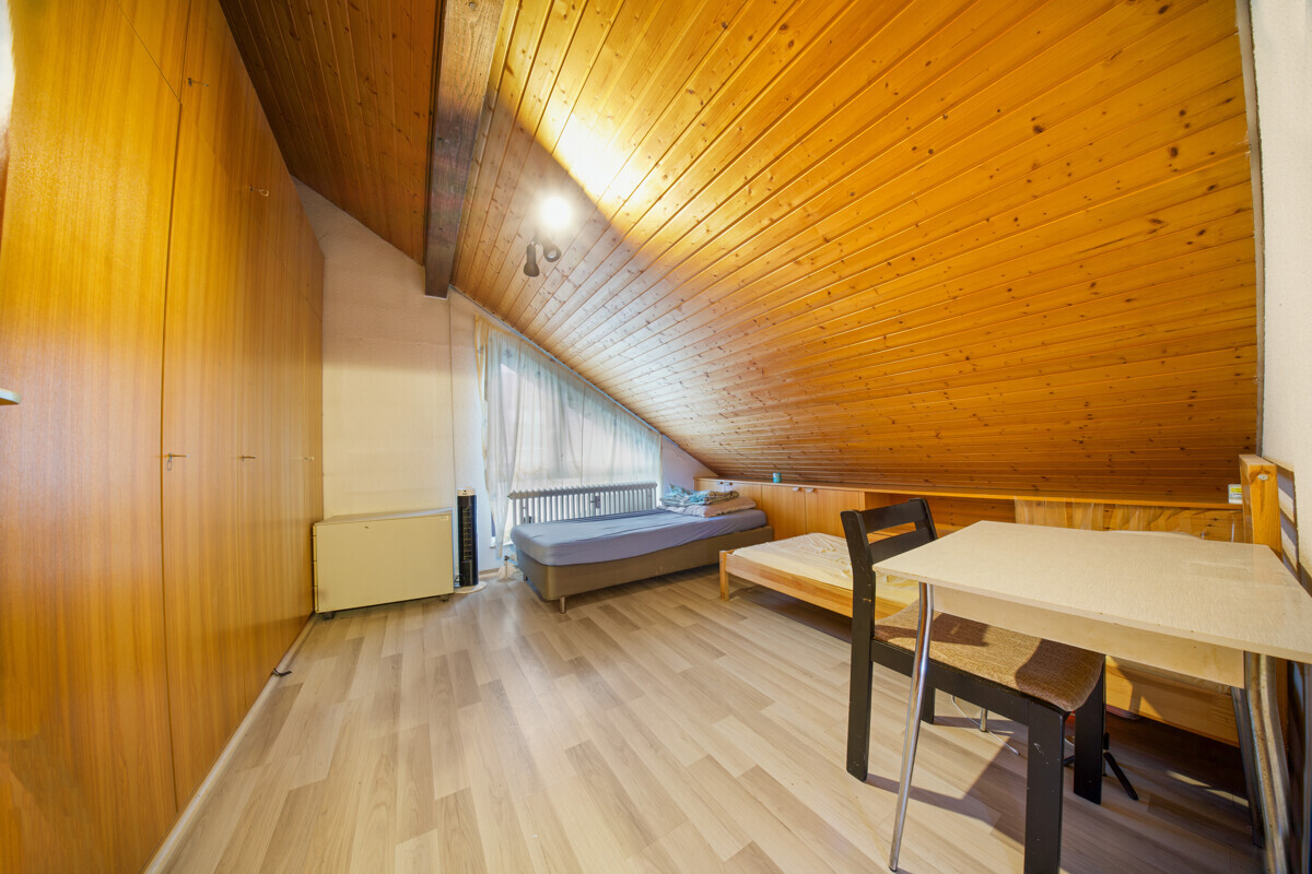 Schlafzimmer 1